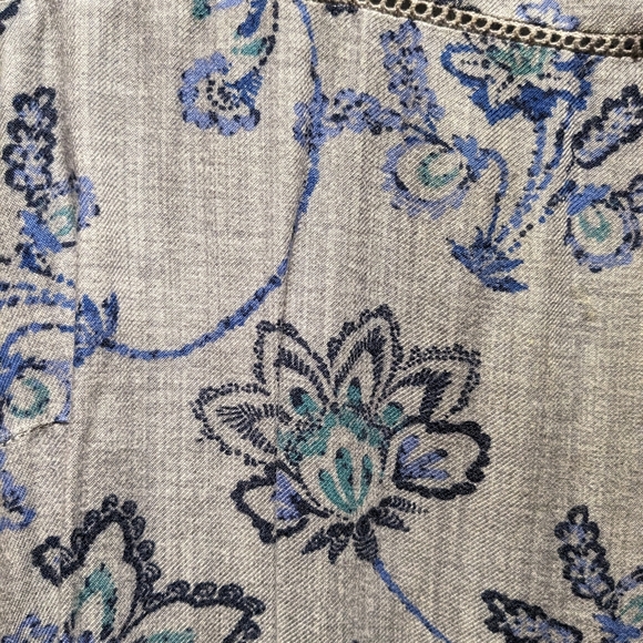 Beautiful blouse - Picture 5 of 6